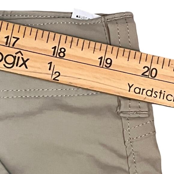 Under Armour Loose Fit Khaki Technical Golf Shorts Mens 40x9 Casual Stretch - Picture 3 of 7